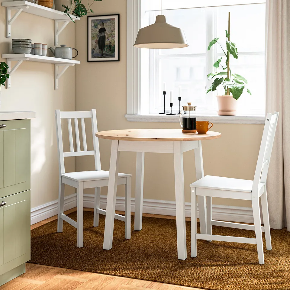 Bright kitchen corner with white round PINNTORP table & chairs. Small, cosy, pinewood set.