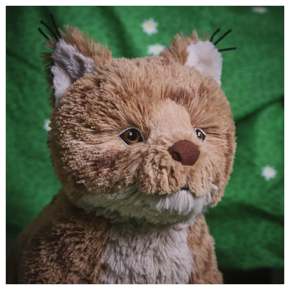 Fluffy, detailed lynx soft toy, embroidered eyes, soft fabric, made of recycled materials.
