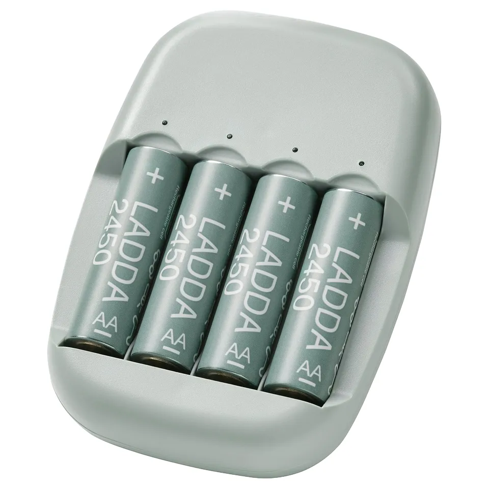 Green STENKOL rechargeable battery charger, holds four ladda batteries, made of recycled plastic.