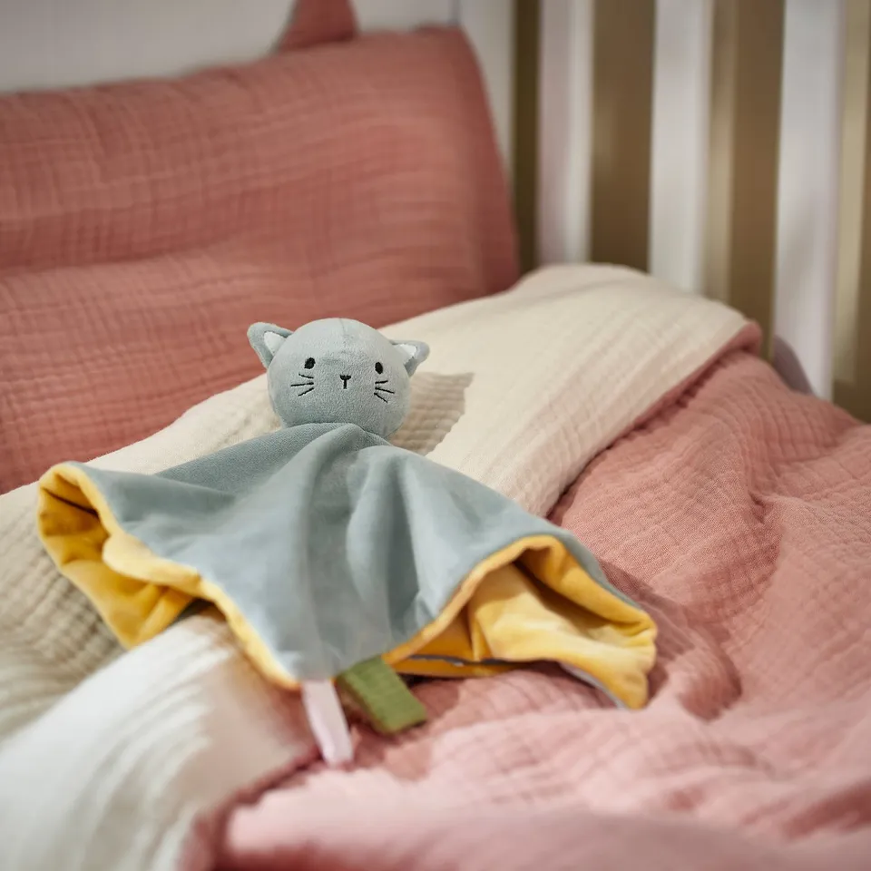 GULDVÄVARE baby blanket - grey cat toy, soft fabric, comfort for infants.