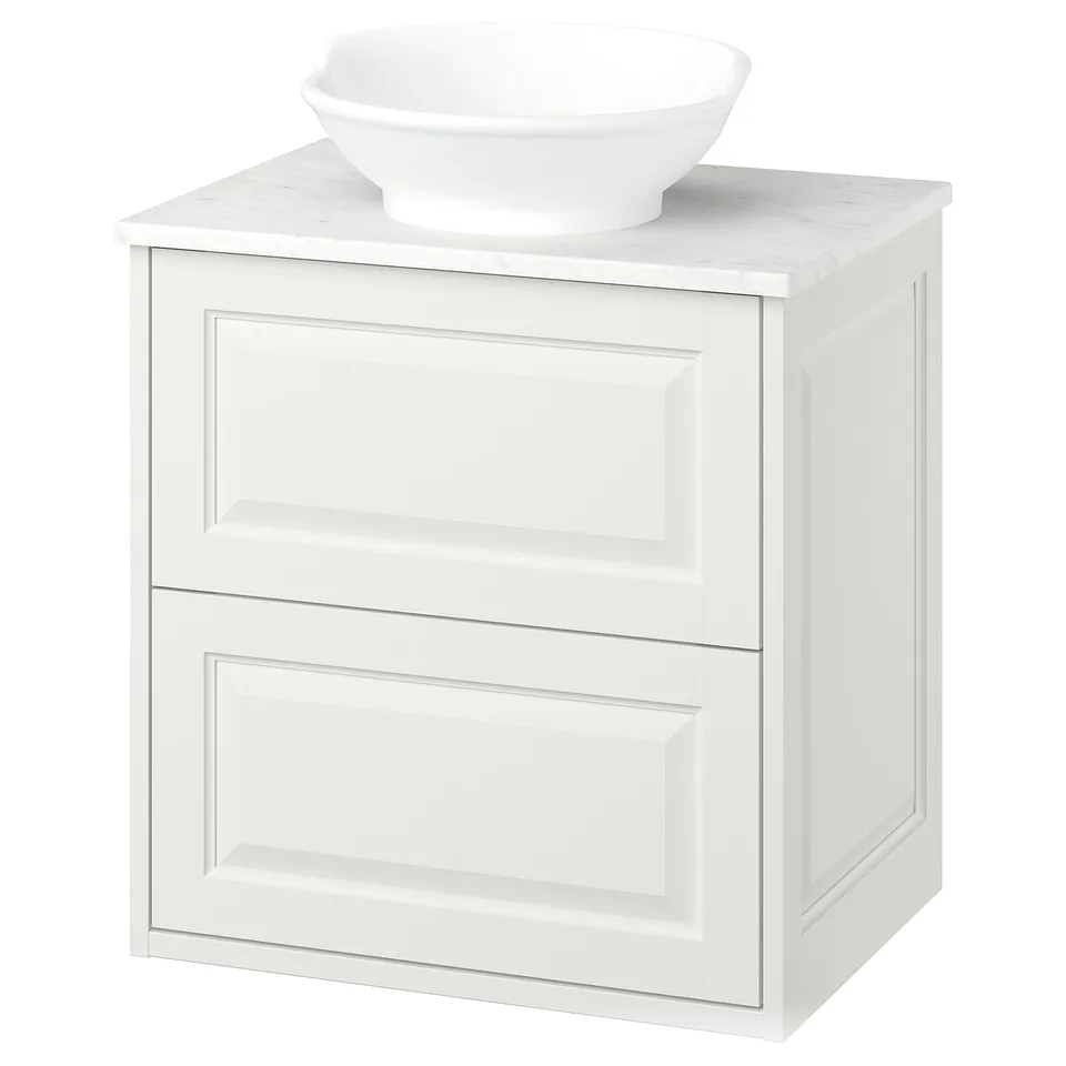 A TÄNNFORSEN white bathroom cabinet with a marble countertop and a round ceramic basin. Classic design with bevelled edges and drawers.
