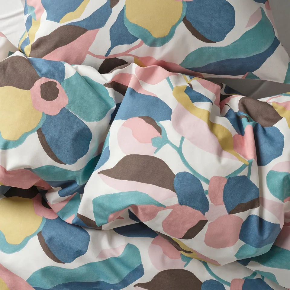 Vibrant leaf-patterned duvet cover, crisp percale texture, earthy tones.