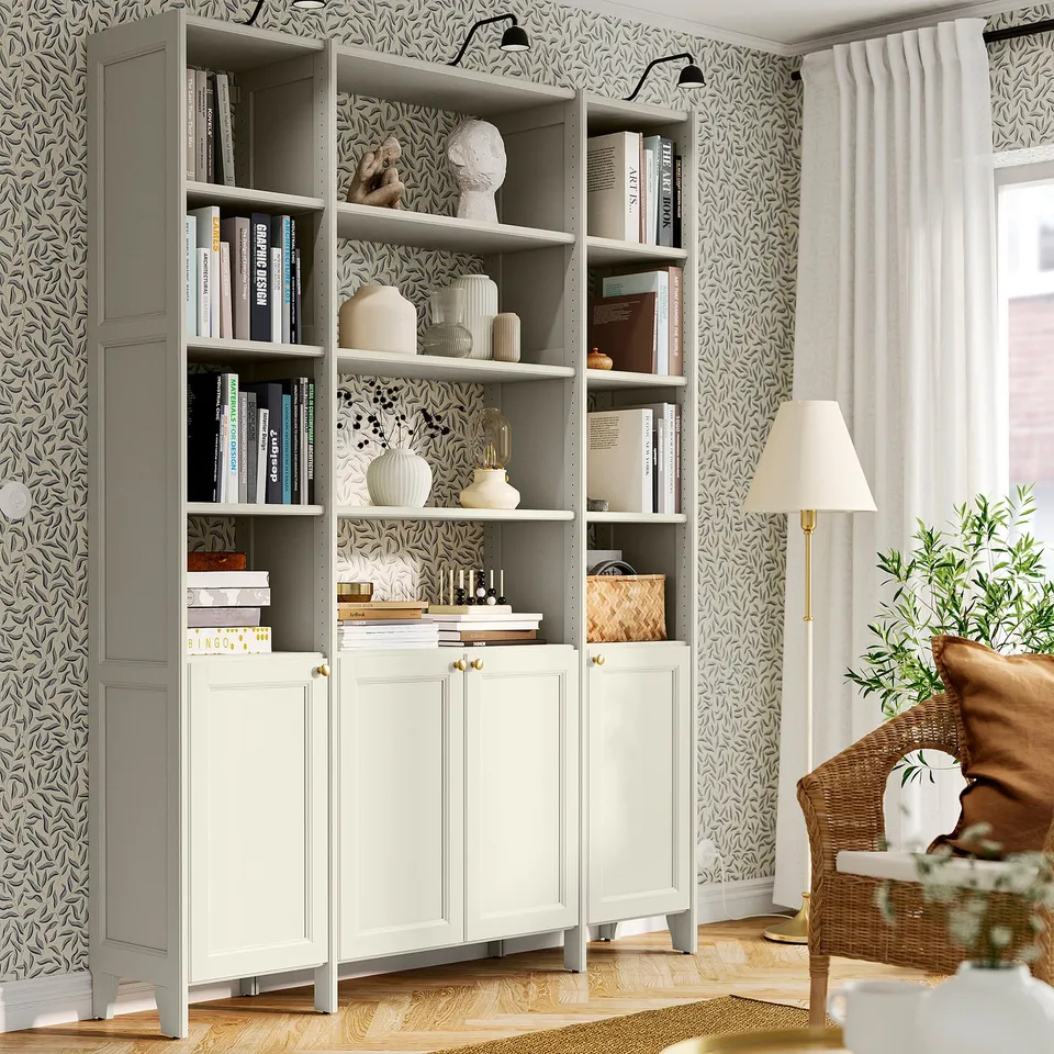 GULDDRAGARE in a room