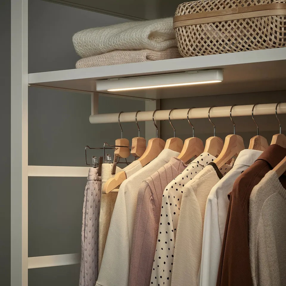 Rolfsrop closet with led light.