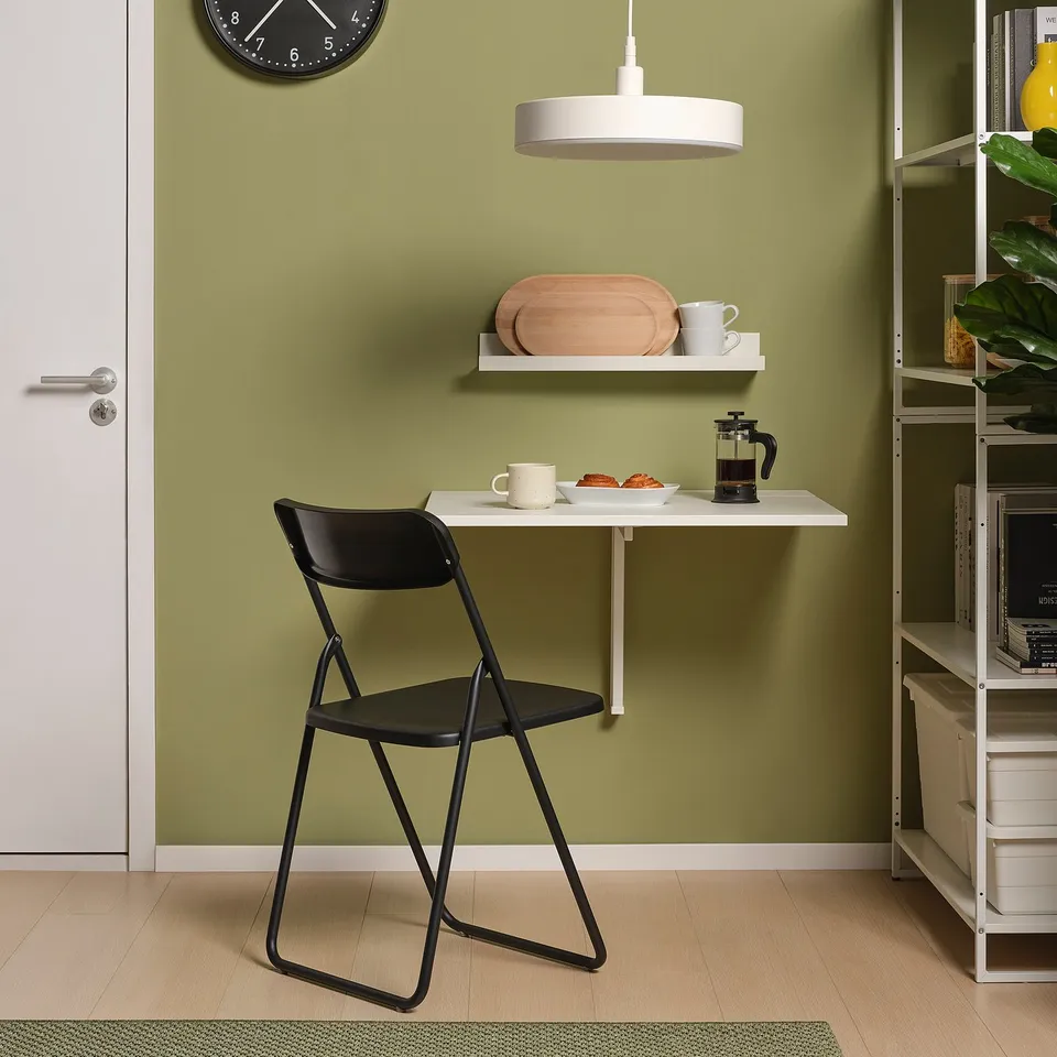 NORBERG chair & table in green room