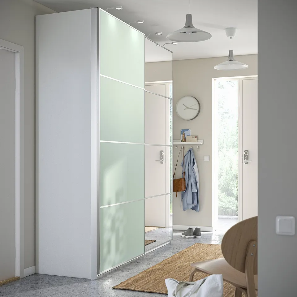 PAX / MEHAMN/AULI in a room
