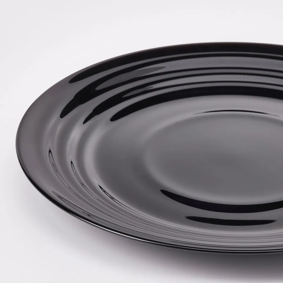Elegant, black, glossy plate. Crafted from durable tempered glass. Glossy finish adds sophistication.