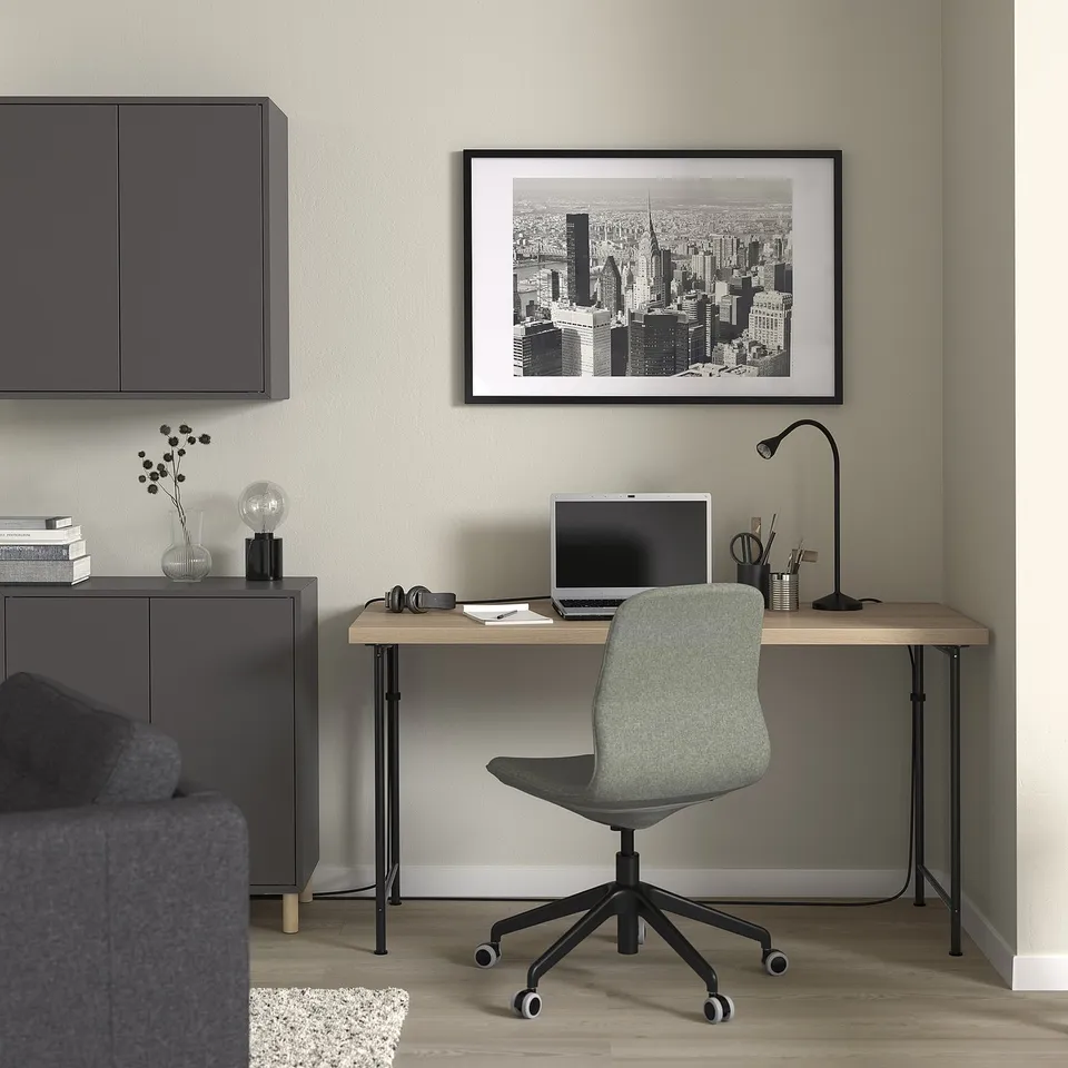 LAGKAPTEN / SPÄND in a room
