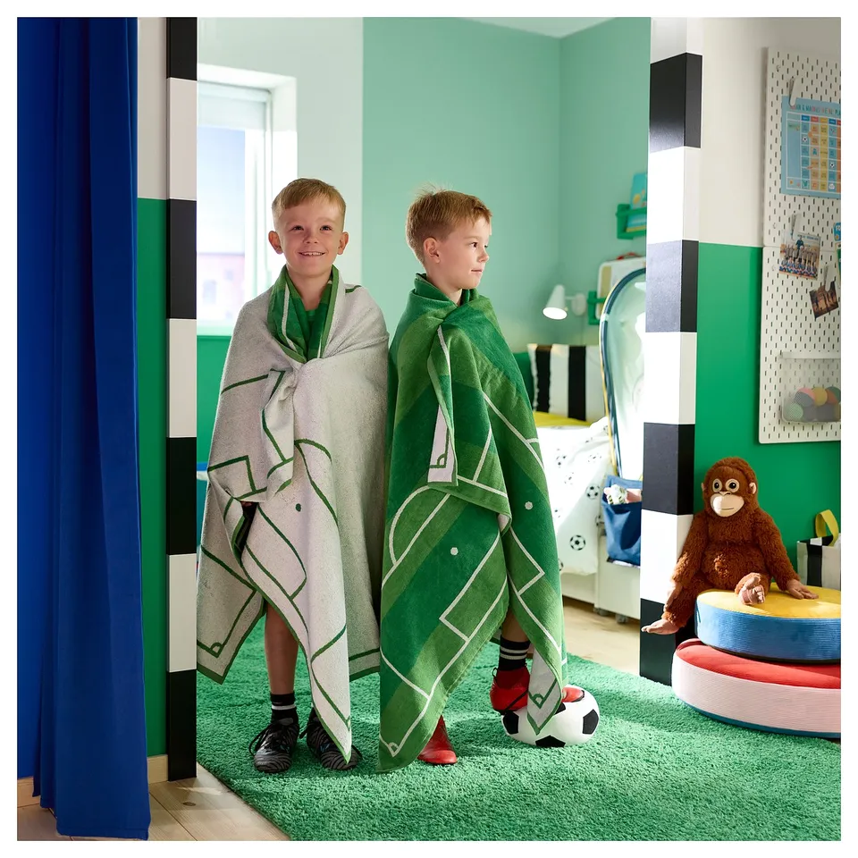 SPORTSLIG Bath sheet, green/football pitch, 100x150 cm