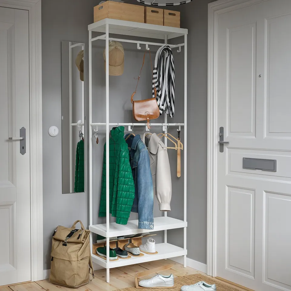 Entryway with HÖSVANS rack, coats, bags, shoes, hats. Box, mirror.