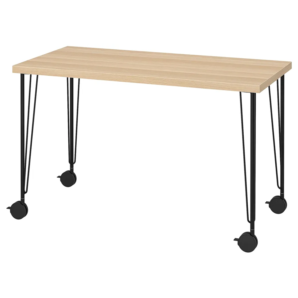 LAGKAPTEN: modern light wood desk, four black metal legs with wheels.